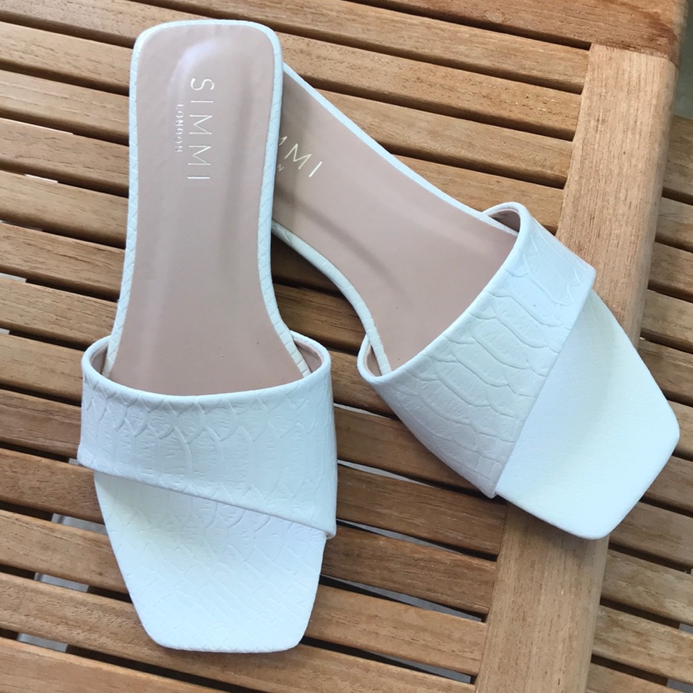 Beautiful NWT women’s slip on